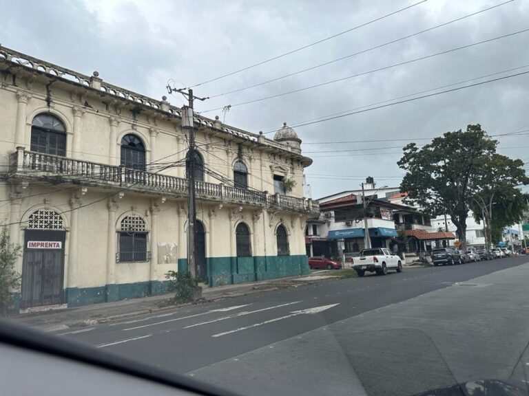 ANTIGUA CASA DE DOS PLANTAS