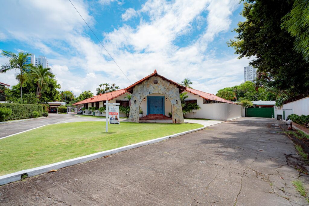 Casa Altos del Golf