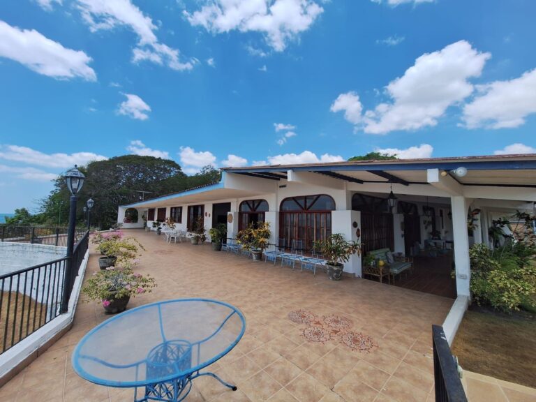 Casa y Finca en las Guias