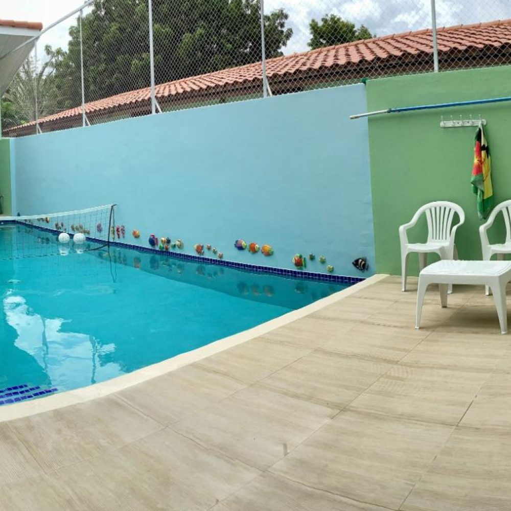 Amplia-casa-de-4-dormitorios-con-piscina-Club-Ecuestre-de-Coronado-6