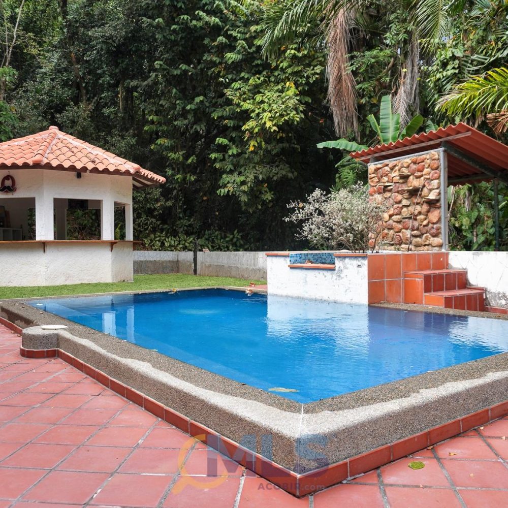 Casa-Unifamiliar-con-piscina-en-las-faldas-del-Cerro-Ancon-18