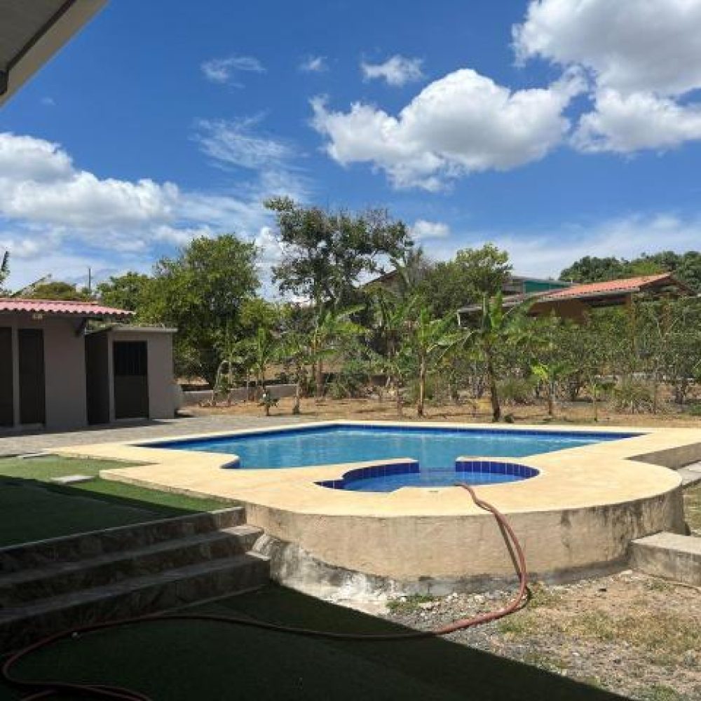 Casa de montana en Las Lajas con piscina