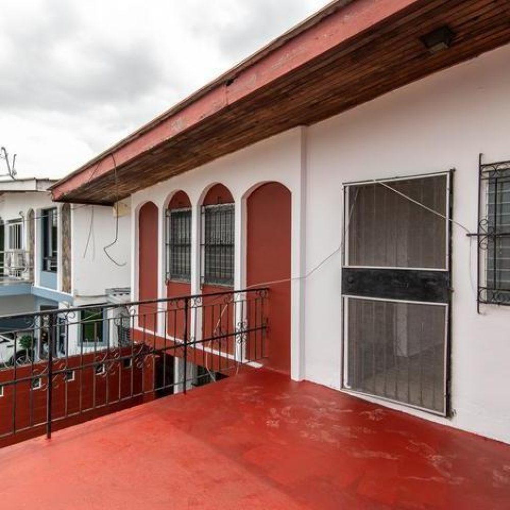 Casa-duplex-en-venta-ubicada-en-Los-Pinos-de-Chanis-17