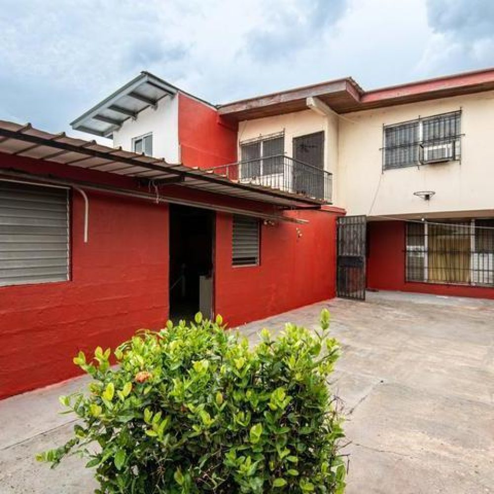 Casa-duplex-en-venta-ubicada-en-Los-Pinos-de-Chanis-19
