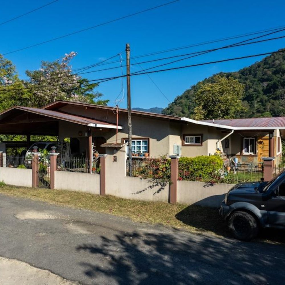 Retiro Junto al Río: Encantadora Casa de 4 Recámaras en Boquete