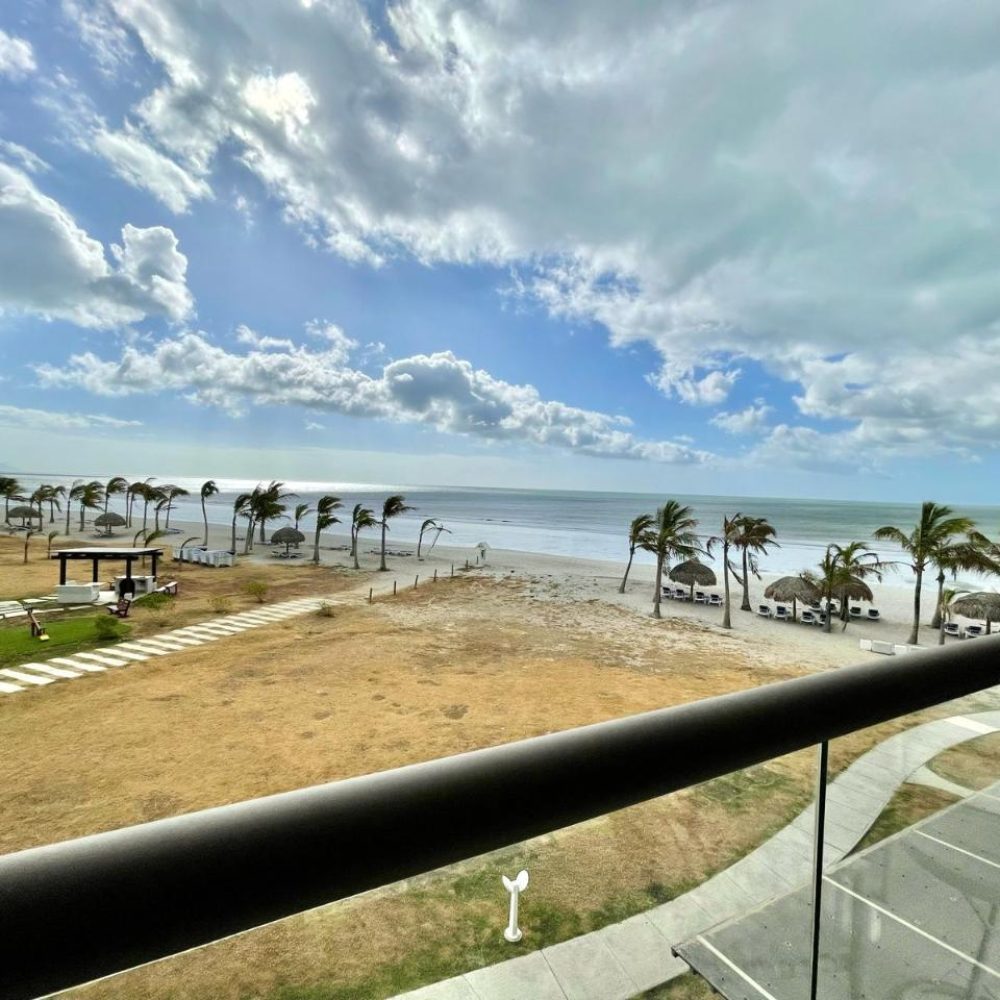 Venta-de-apartamento-frente-al-mar-en-Playa-Caracol-1