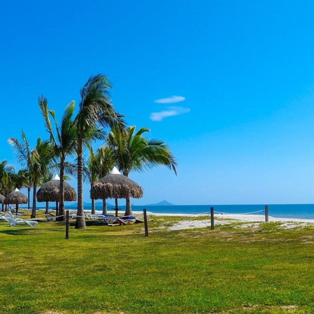 Villa de playa de 2 dormitorios y 2 baños en venta Playa Caracol