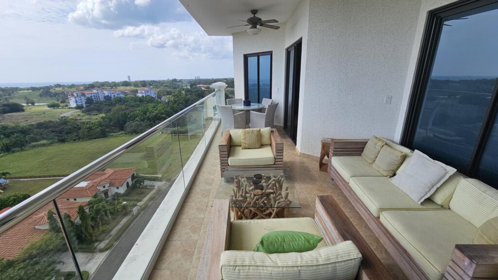 Beautiful 3 bedroom condo in Vistamar