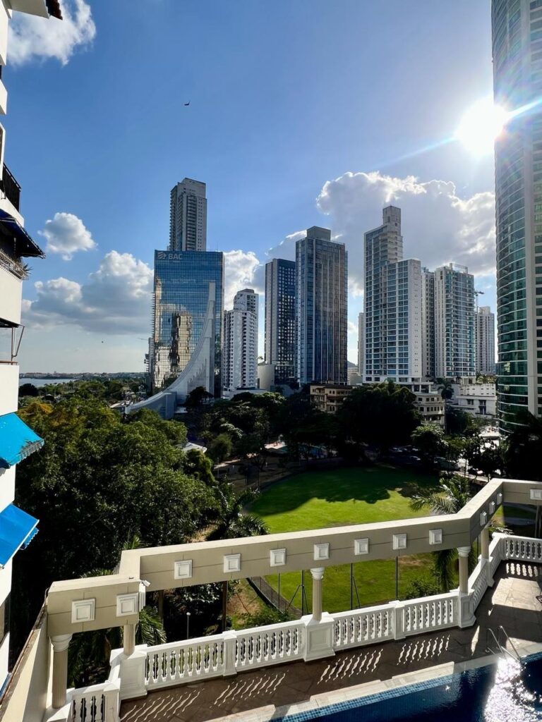 SE VENDE APARTAMNTO EN P.H. BALBOA TOWER