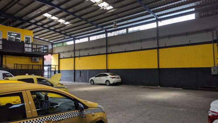 BODEGA CON PATIO RIO ABAJO