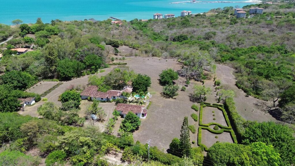 3bd3.5ba 5Hect w house Costa Esmeralda