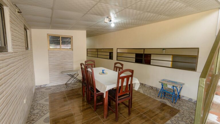 Amplia Casa con potencial Comercial