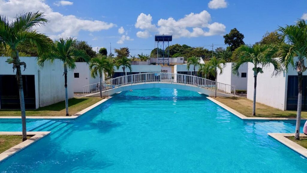 CASA EN PH VILLAGE AT THE POOL