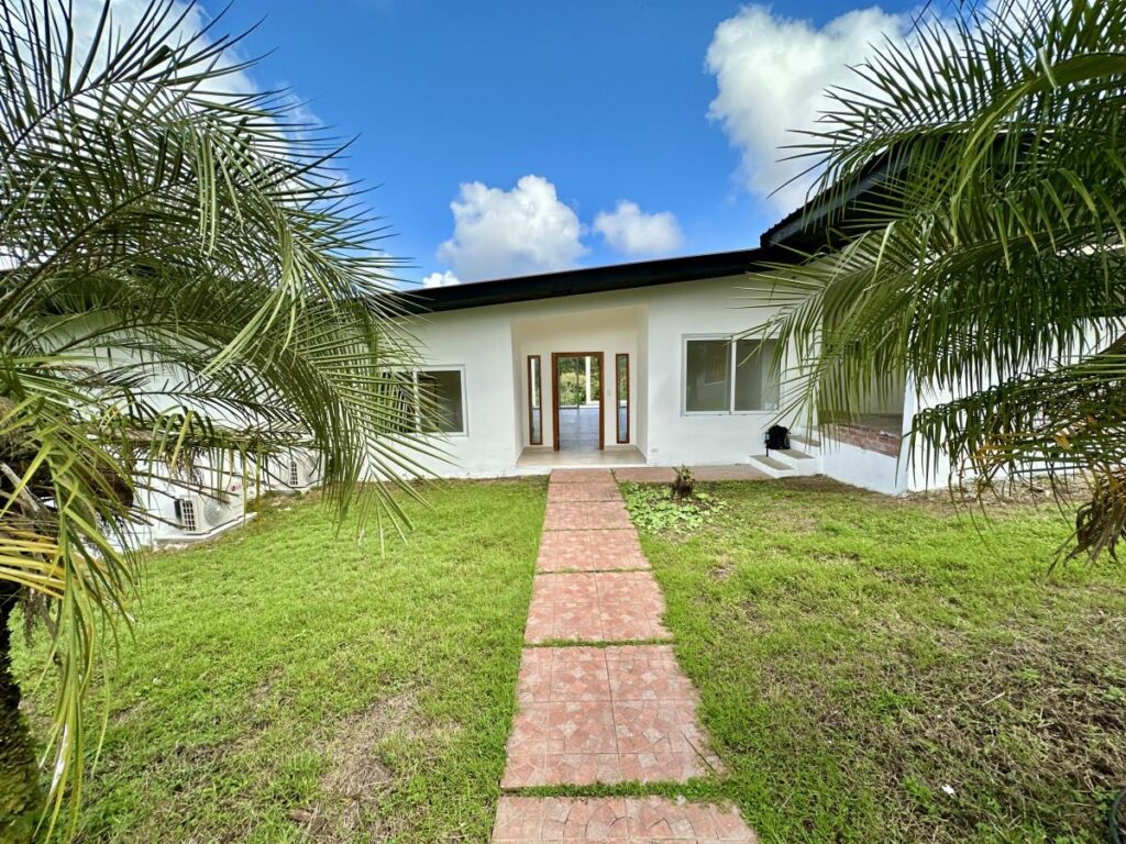 Casa En Las Cumbres - Calle Del Lago