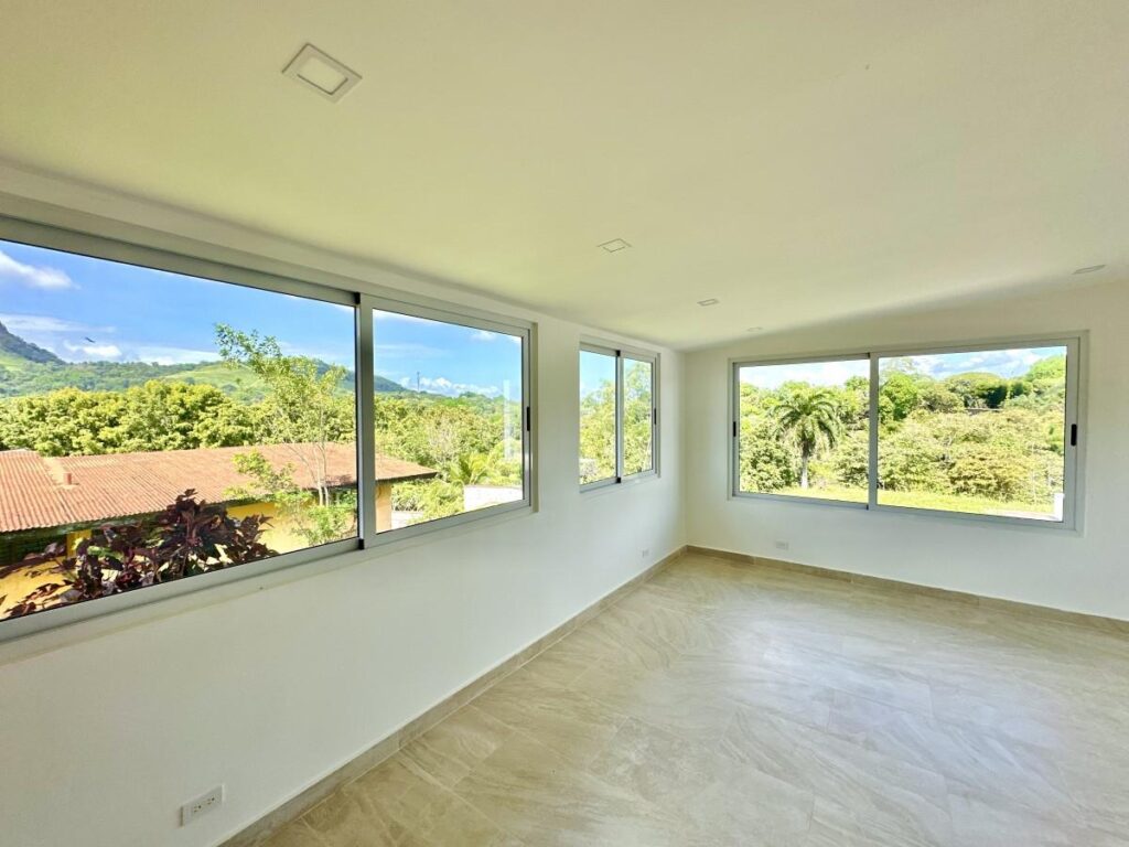 Casa-En-Venta-Casa-En-Las-Cumbres-Calle-Del-Lago-Las-Cumbres-Panama-14