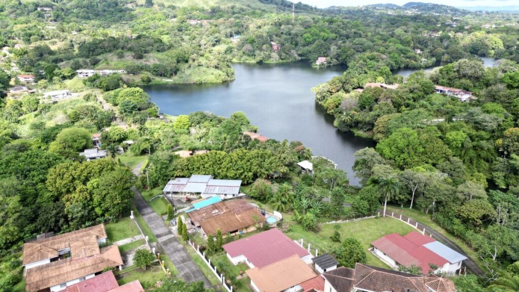 Casa-En-Venta-Casa-En-Las-Cumbres-Calle-Del-Lago-Las-Cumbres-Panama-17