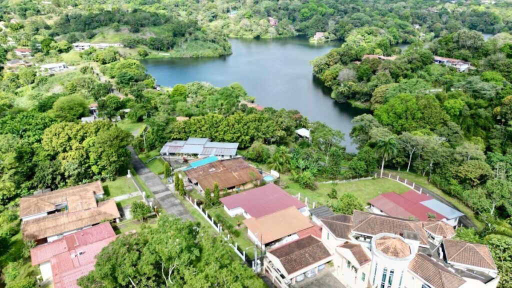 Casa-En-Venta-Casa-En-Las-Cumbres-Calle-Del-Lago-Las-Cumbres-Panama-19