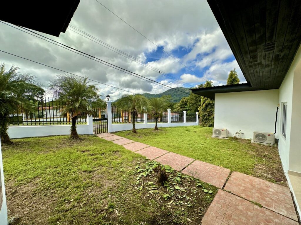 Casa-En-Venta-Casa-En-Las-Cumbres-Calle-Del-Lago-Las-Cumbres-Panama-9