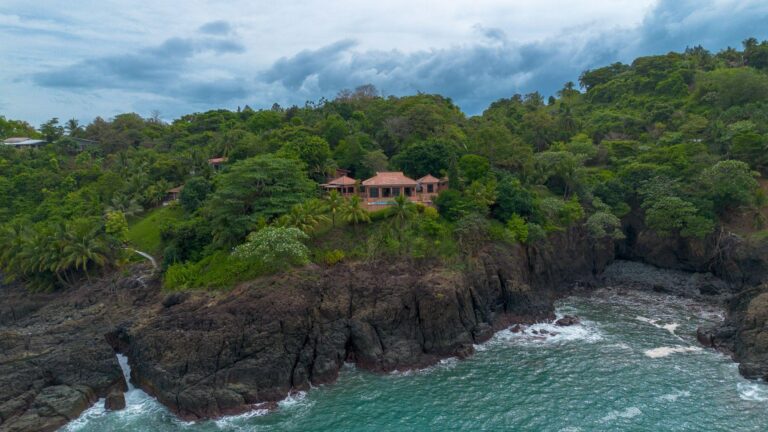 Increíble Villa Frente al Mar con Piscin