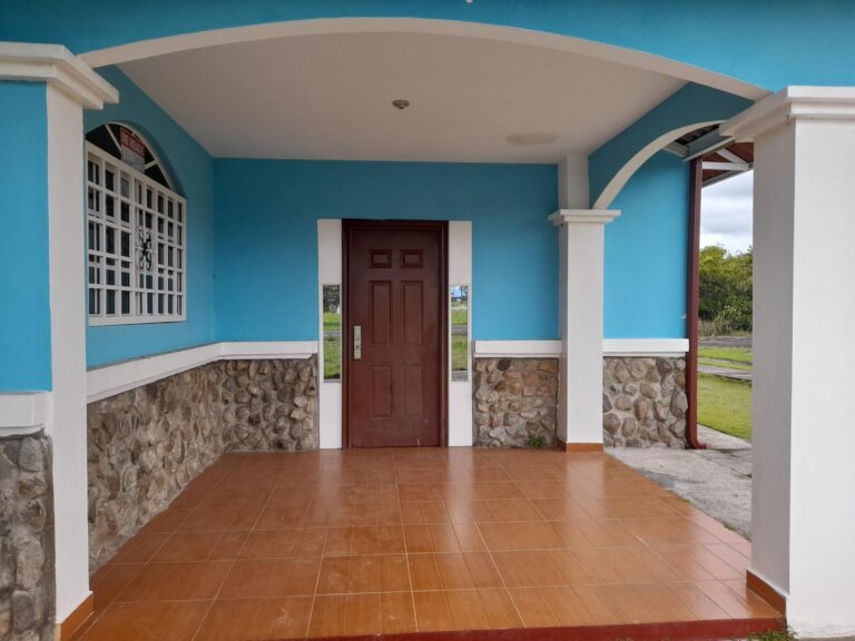 Mountain Home for Sale in El Frances