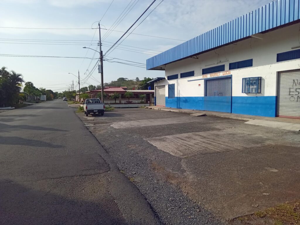 ARRAIJAN LOCAL COMERCIAL