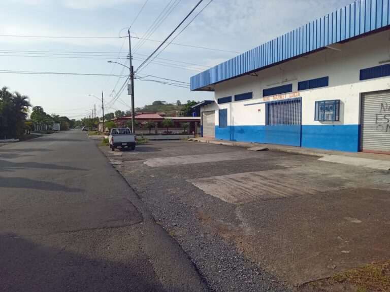 ARRAIJAN LOCAL COMERCIAL