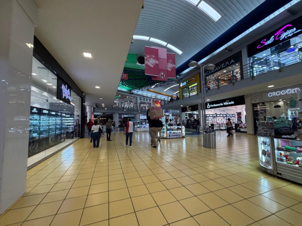 Local en Albrook Mall