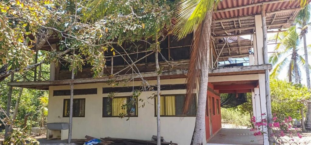 8-hectare beachfront lot for Sale